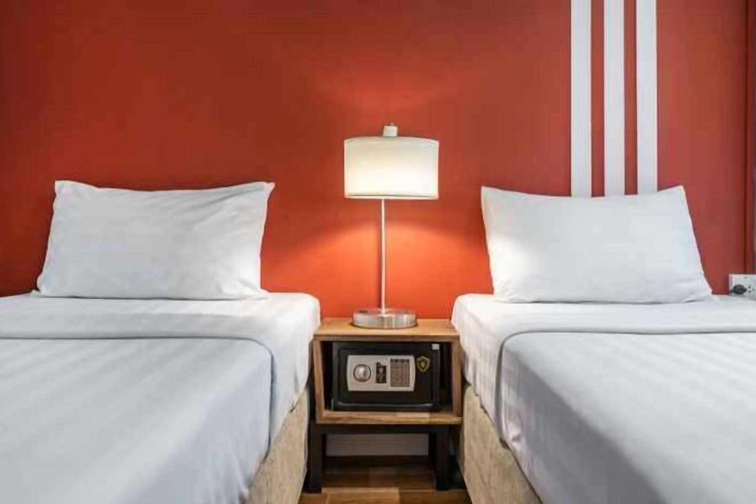 In-room safe, desk, free WiFi