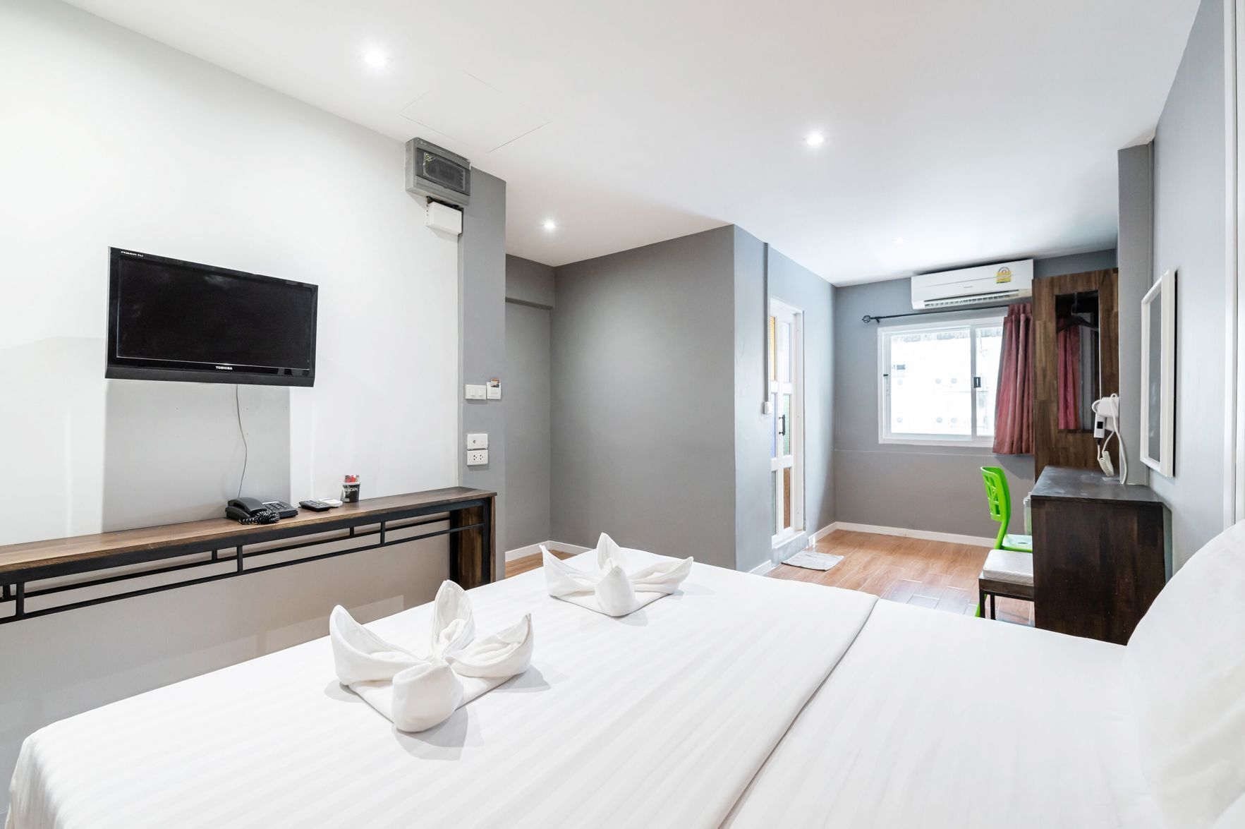 Caja de seguridad en la habitación, escritorio y wifi gratis 