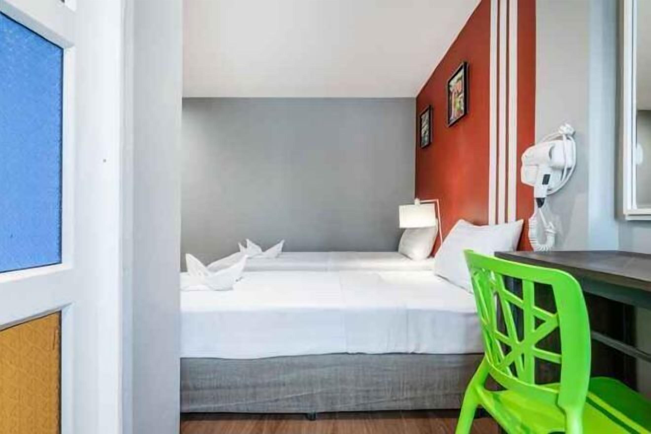 In-room safe, desk, free WiFi