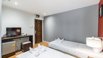 In-room safe, desk, free WiFi