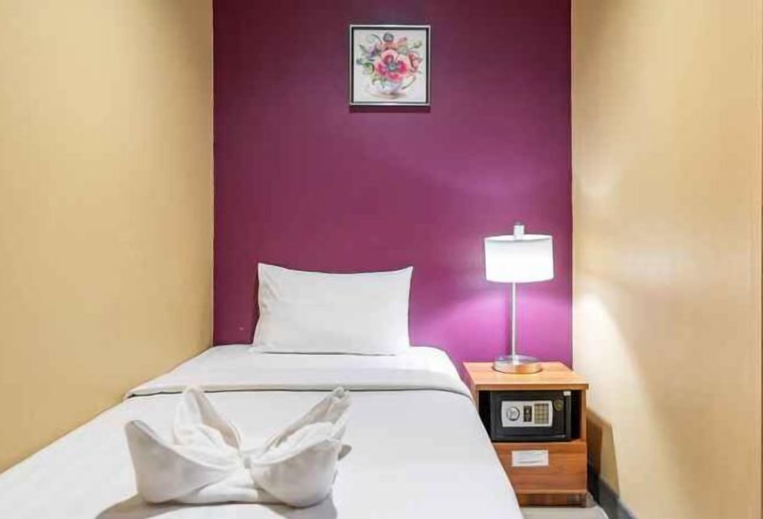 In-room safe, desk, free WiFi