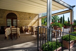Breakfast, lunch, dinner served; Italian cuisine, garden views  - Agriturismo San Galgano (Chiusdino)