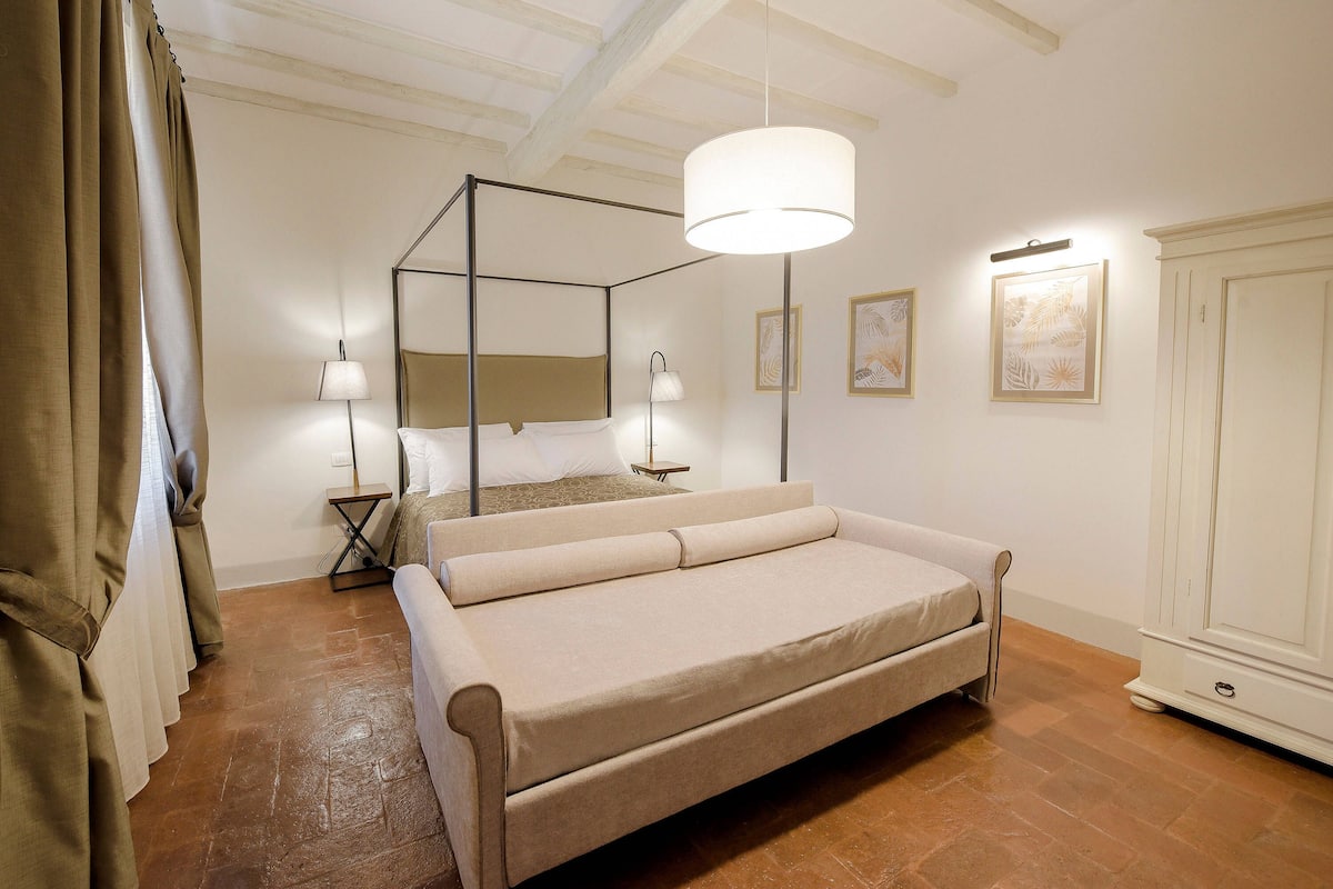 Comfort Room | Individually decorated, individually furnished, desk, laptop workspace