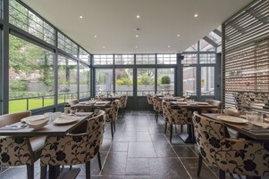 每日供应全套早餐（每人 EUR 22）