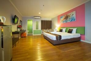 Grand Deluxe Room (30 SQM) | Minibar, in-room safe, desk, free cots/infant beds - Metro Resort Pratunam (Bangkok)