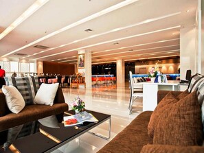 Lobby sitting area - Metro Resort Pratunam (Bangkok)