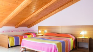 Triple Room | Minibar, desk, blackout drapes, iron/ironing board - B&B Il Girasole (Agropoli)