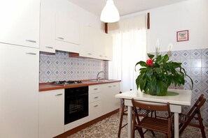 Lejlighed - 1 soveværelse (4 people) | Privat køkken | Køleskab, mikrobølgeovn, espressomaskine