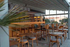Bar im Pool