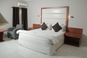 Executive Suite | Minibar, in-room safe, desk, blackout curtains - Denis Hotel (Abuja)