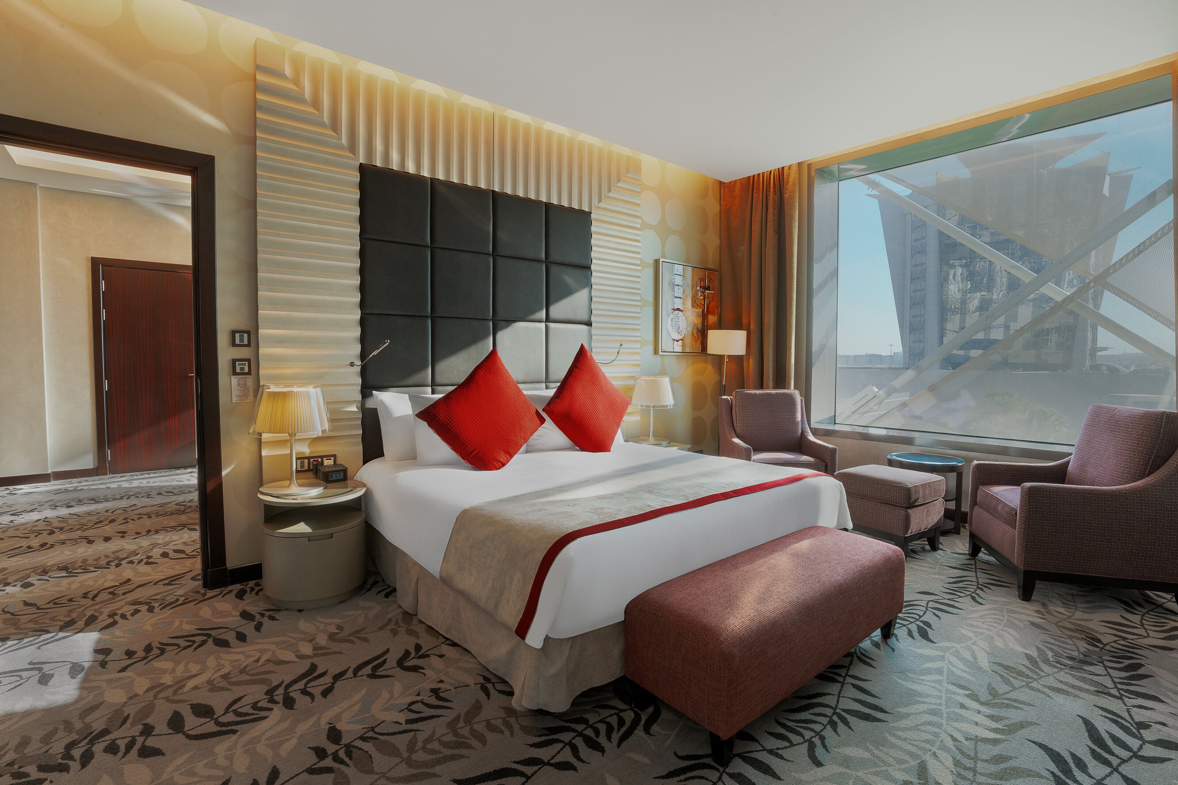 Suite, 1 Twin Bed (Crowne) | Minibar, in-room safe, desk, laptop workspace
