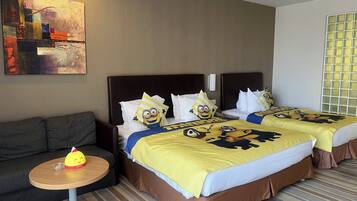 Standaard kamer, meerdere bedden (Extra Floor Space) | Een kluis op de kamer, een bureau, geluiddichte muren, gratis wifi