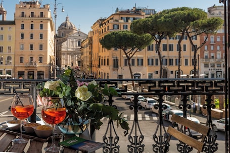 Superior Double or Twin Beds (Annex: Via del Sudario, 27) | View from room