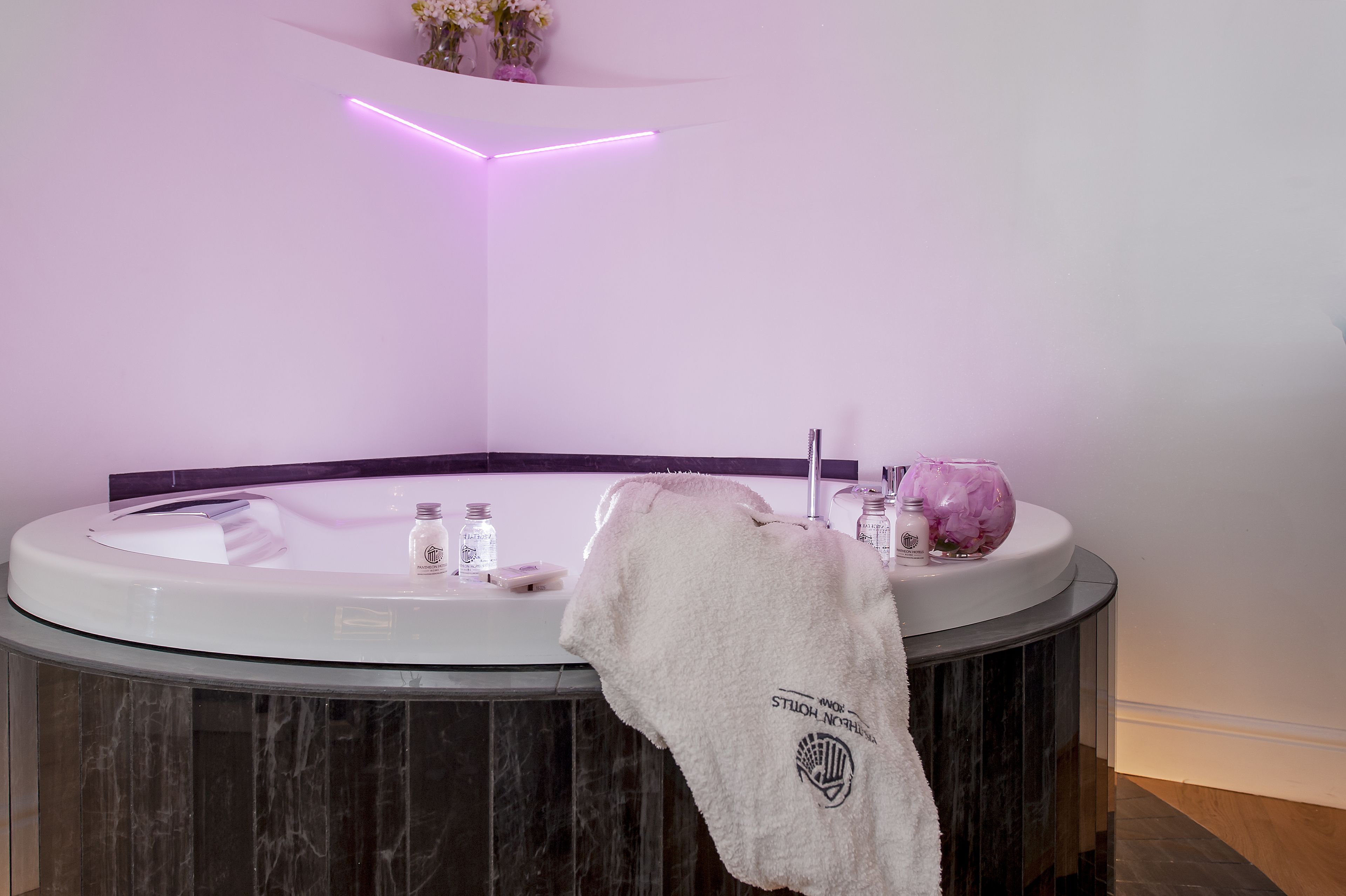 suite | 1 bedroom, minibar, in-room safe, desk