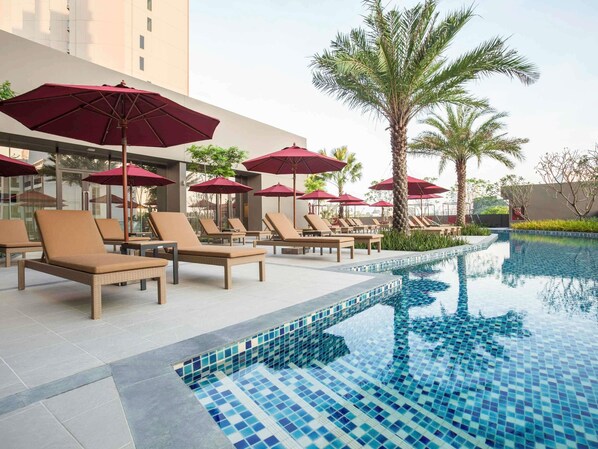 2 Außenpools, Sonnenschirme, Liegestühle