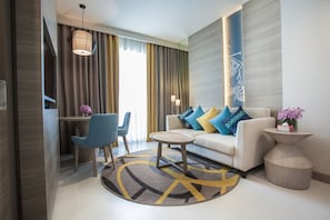 Suite, 1 King-Bett, Meerblick | Wohnzimmer | LCD-Fernseher