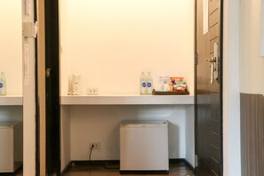 Standard Twin Room | Minibar