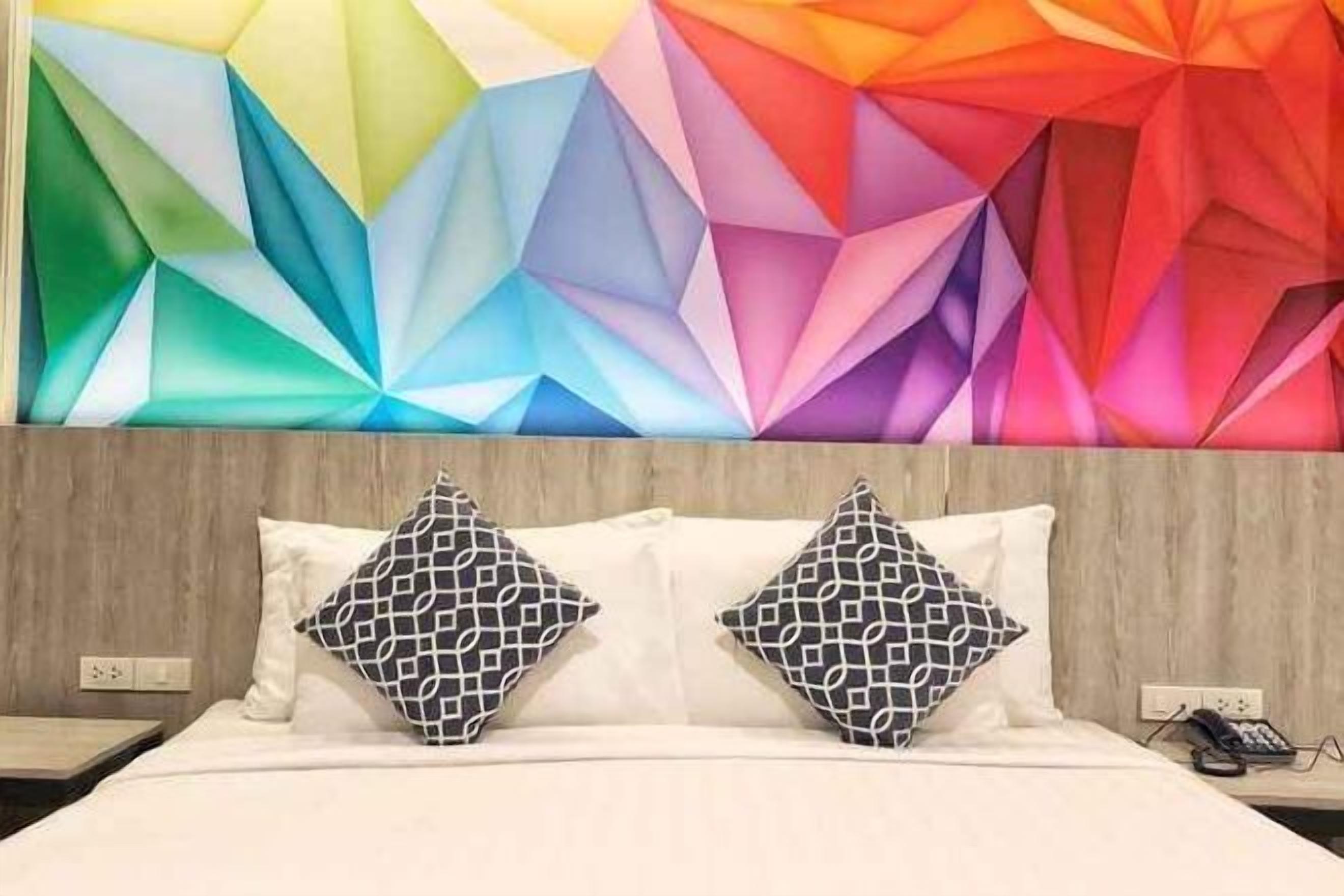 Premium bedding, in-room safe, individually decorated