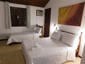 Quadruple Room | Minibar - Pousada Sarata Village Ferradura (Buzios)