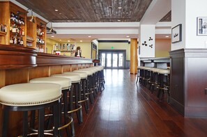2 bars/lounges, poolside bar - The Inn At Harbor Shores (Saint Joseph)