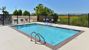 Outdoor pool - Candlewood Suites Houma by IHG (Houma)