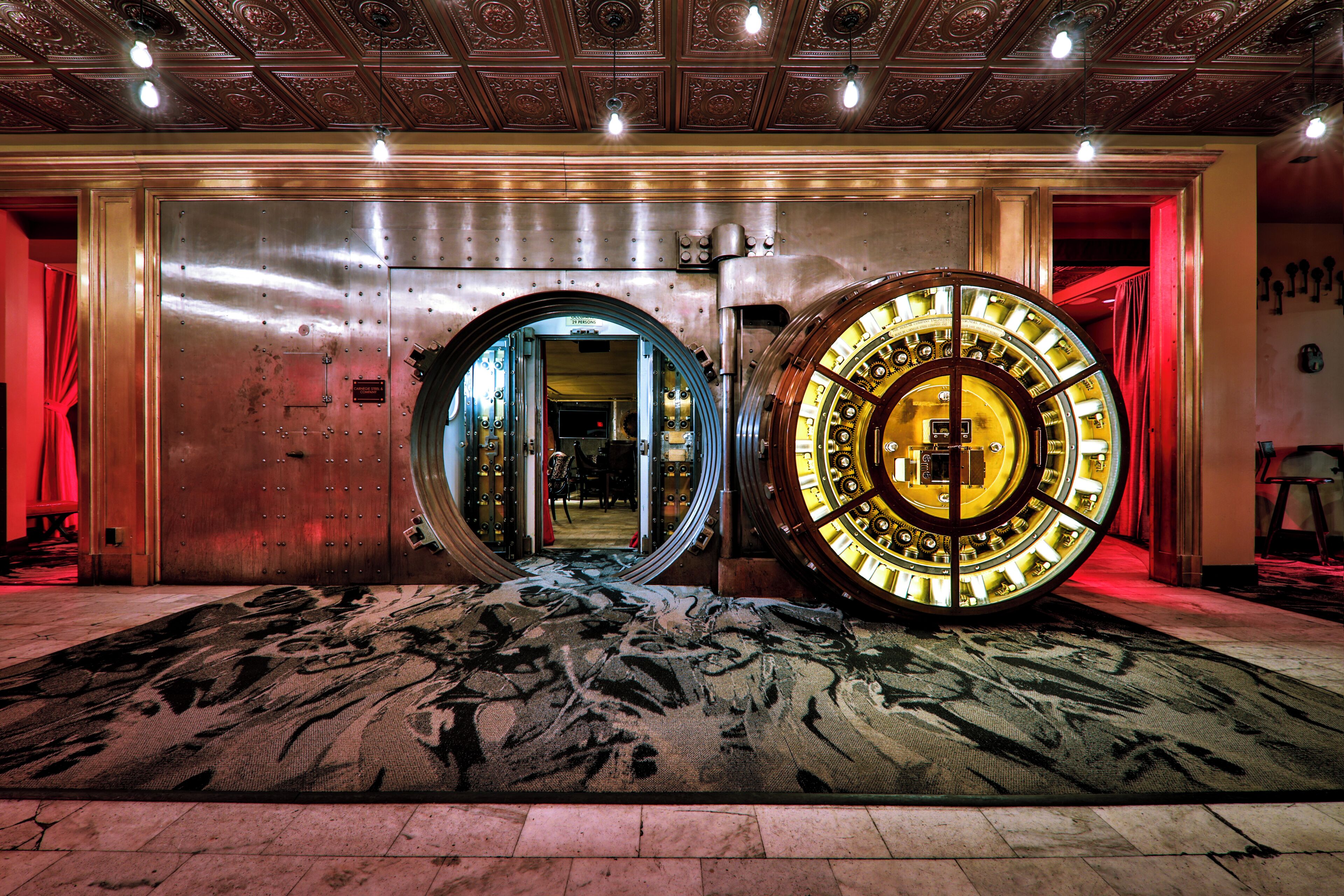 3 bars/lounges, rooftop bar, cocktail bar