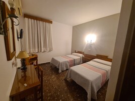 Escritorio, sistema de insonorización y camas plegables/adicionales 