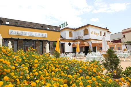 Exterior. Hotel Restaurante El Lago