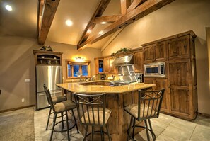 4 Bedroom, 3.5 Bathroom - Eagles Nest