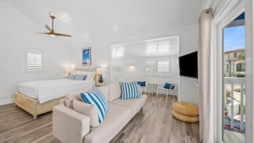 Room, 1 Queen Bed, Kitchen (Sea Loft) | Egyptian cotton sheets, premium bedding, WiFi (free)