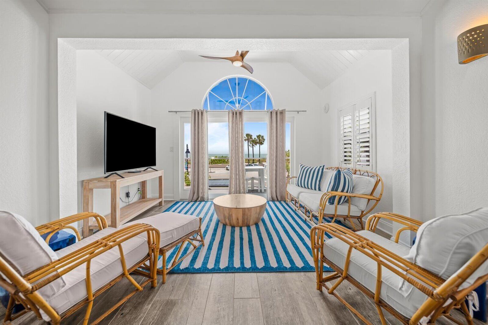 Deluxe Suite, 1 King Bed, Beach View (Magnolia) | Living area | 45-inch Smart TV with cable channels, TV
