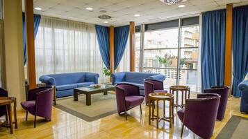 Ofrece desayunos, almuerzos y cenas