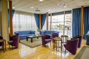 Ofereix esmorzars, dinars i sopars