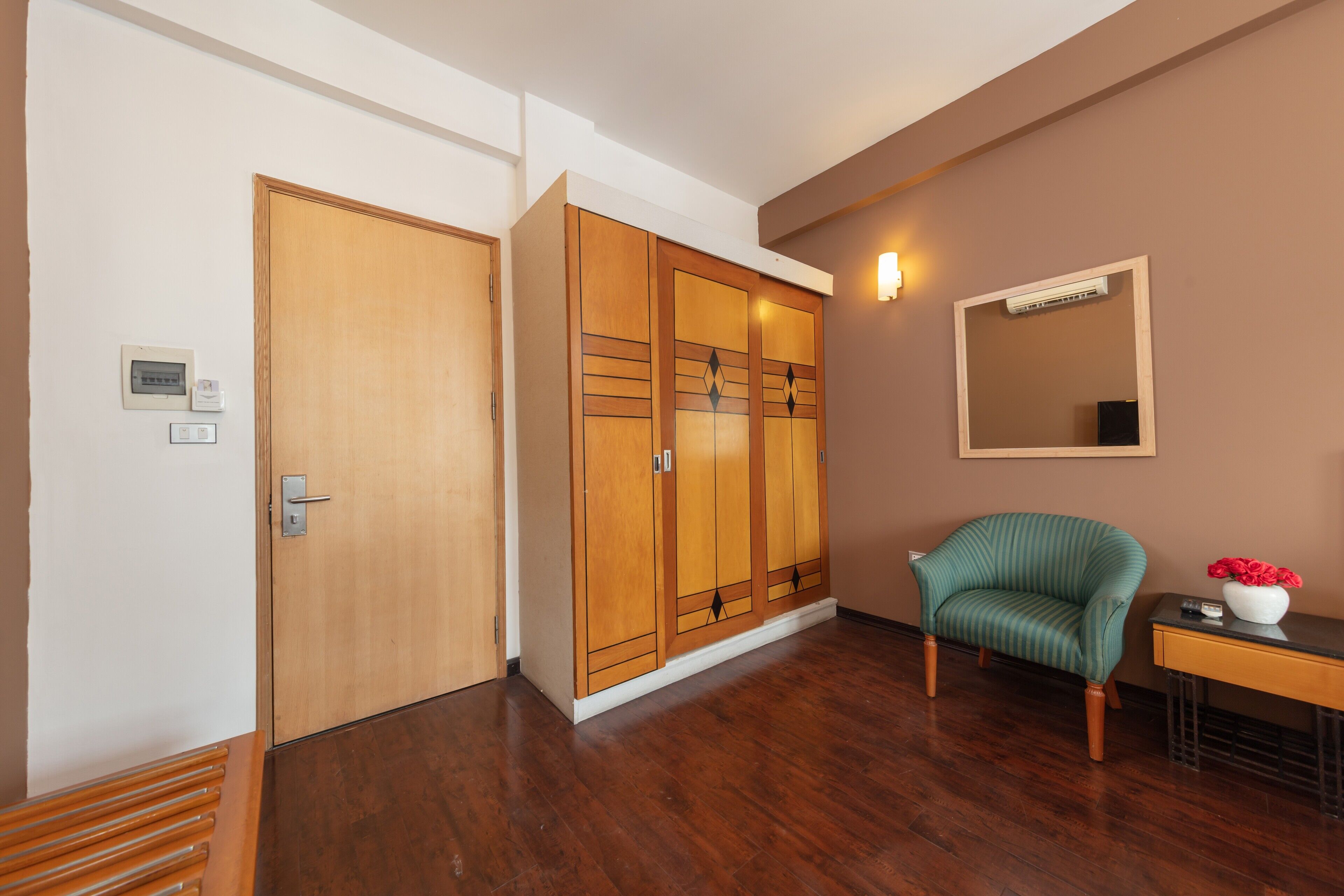 deluxe room | 1 bedroom, hypo-allergenic bedding, down duvets, select comfort beds