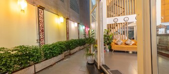 Golden Sunshine Villa Hotel and Travel