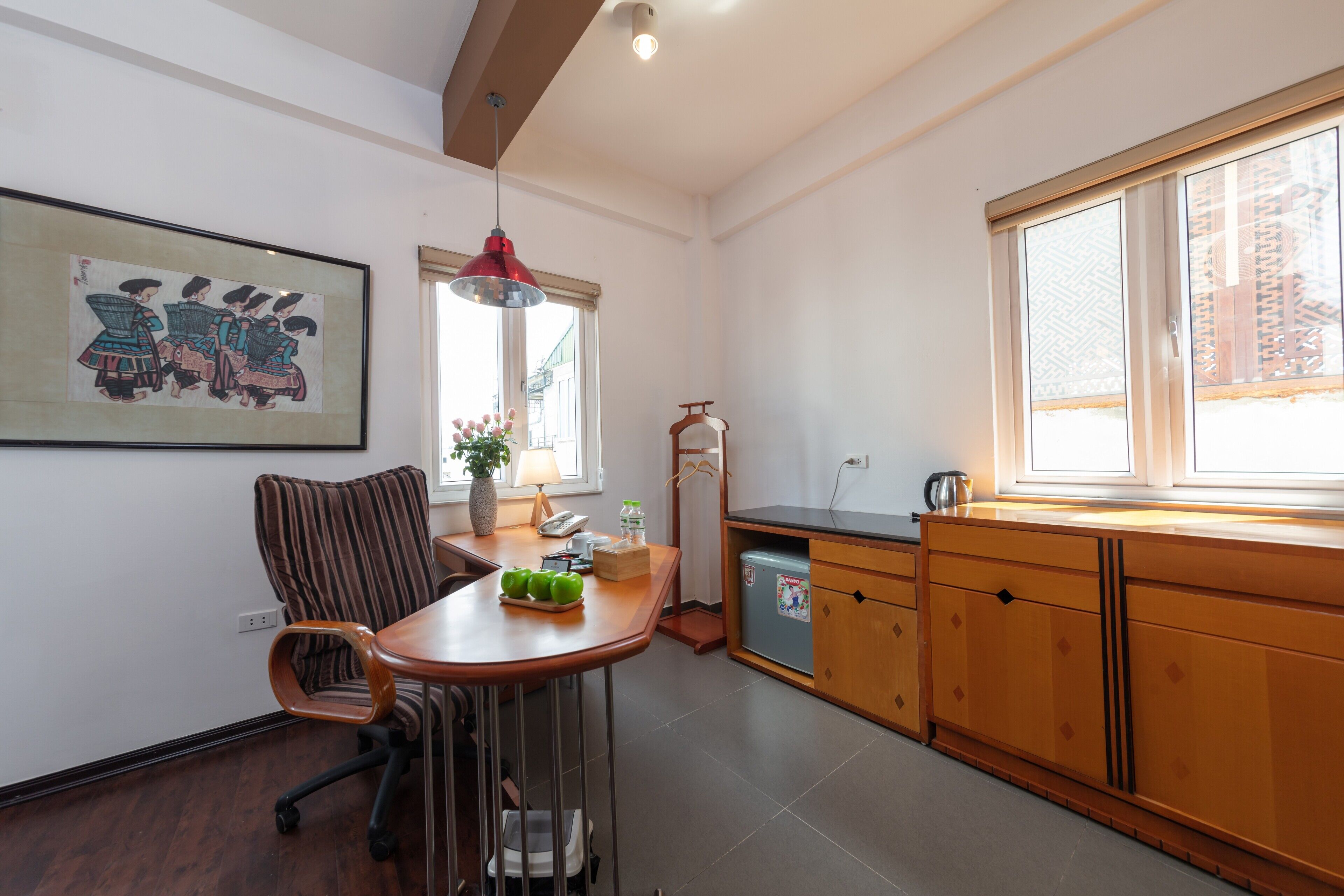 premium suite | bathroom amenities | shower, hydromassage showerhead, free toiletries, hair dryer