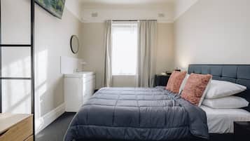 Habitació doble tradicional, 1 llit de matrimoni, bany compartit | Wifi gratuïta i roba de llit