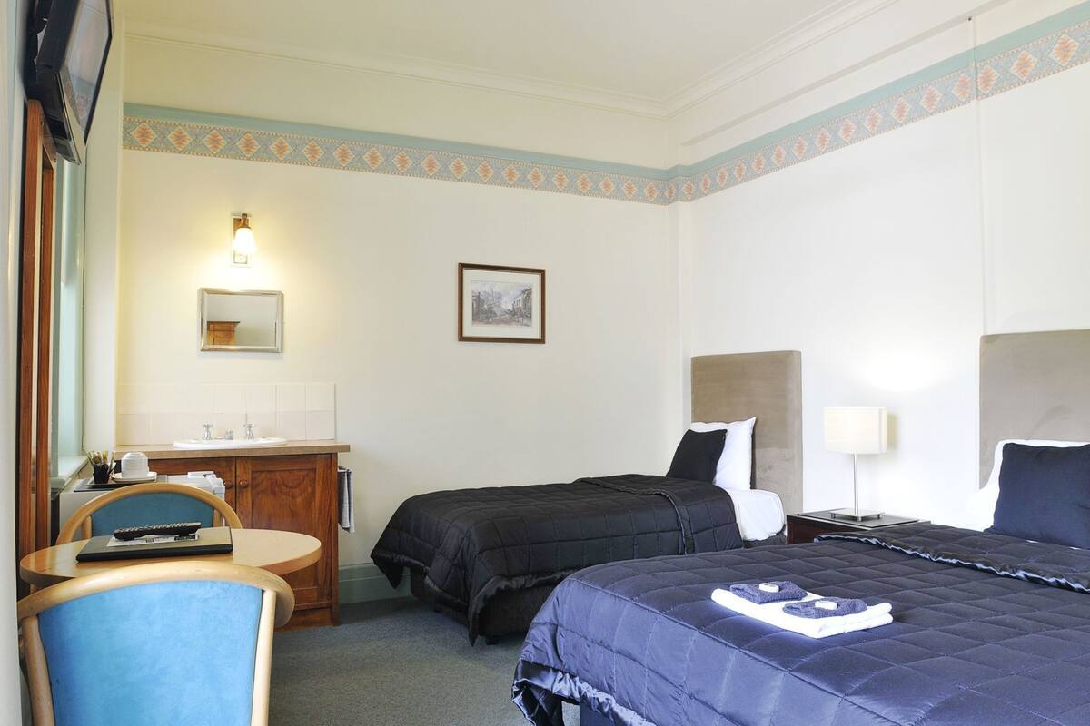 Free WiFi, bed sheets