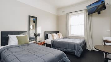 Habitació doble o amb dos llits individuals familiar, diversos llits, bany compartit | Wifi gratuïta i roba de llit