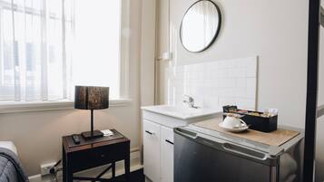 Einzelzimmer, Gemeinschaftsbad | Kostenloses WLAN, Bettwäsche