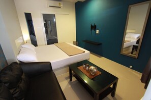 Premium bedding, minibar, free WiFi, bed sheets - Bearing 26 Hotel (Samut Prakan)