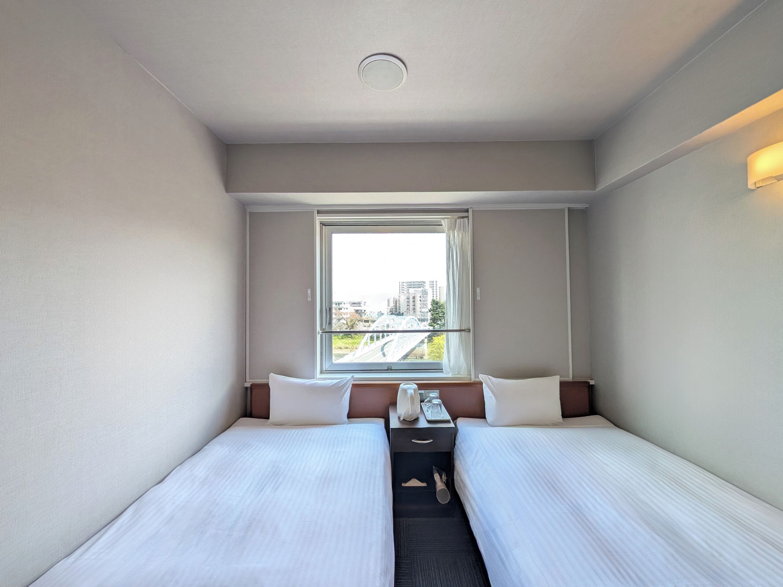 โต๊ะทำงาน, ผ้าม่านกันแสง, เตารีด/โต๊ะรีดผ้า, Wi-Fi ฟรี