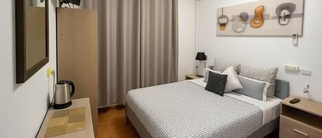 Classic Double Room, Air conditioning | Desk, free WiFi, bed sheets