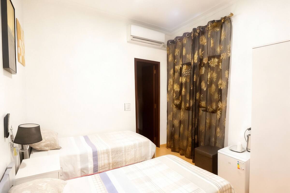 Classic Twin Room | Desk, free WiFi, bed sheets