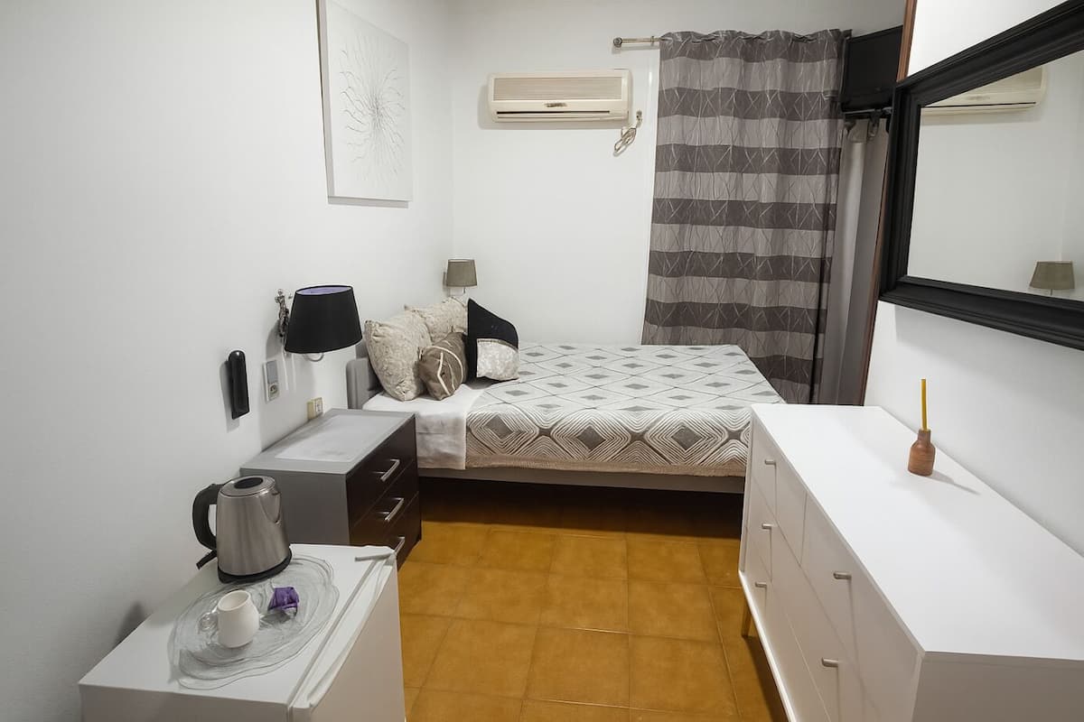 Classic Double Room | Desk, free WiFi, bed sheets