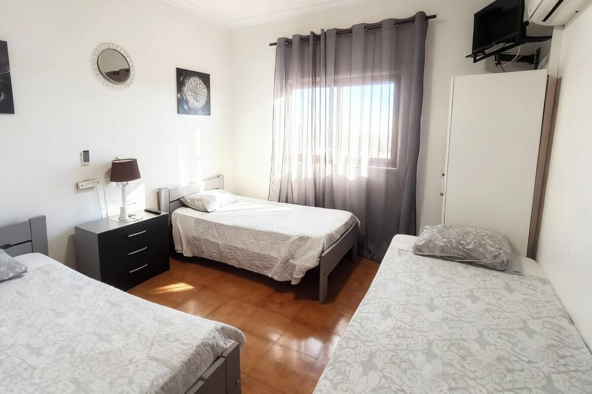 Triple Room, Non Smoking, Air conditioning | Desk, free WiFi, bed sheets