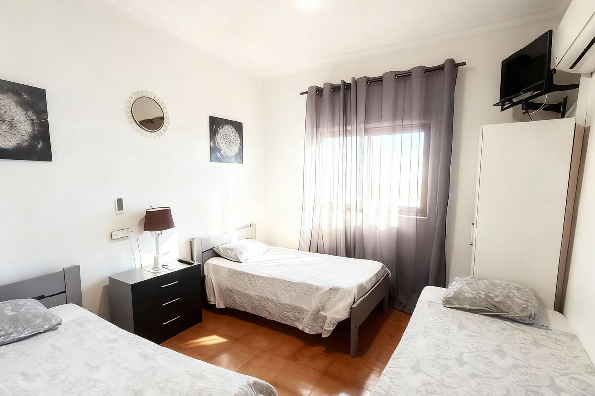 Triple Room, Non Smoking, Air conditioning | Desk, free WiFi, bed sheets