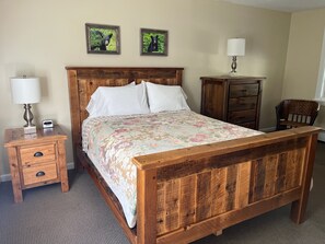 Standard Room, 1 Queen Bed, Mountain View, Mountainside | Individually decorated, desk, iron/ironing board, free WiFi - Aerie Inn of Vermont (East Dorset)