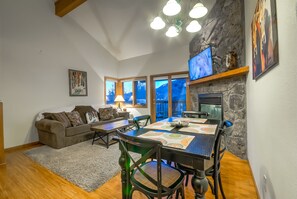 3 Bedroom, 2 Bathroom - E 302 | In-room dining