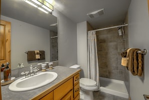 Bathroom - The Pines by Retreatia (Steamboat Springs)